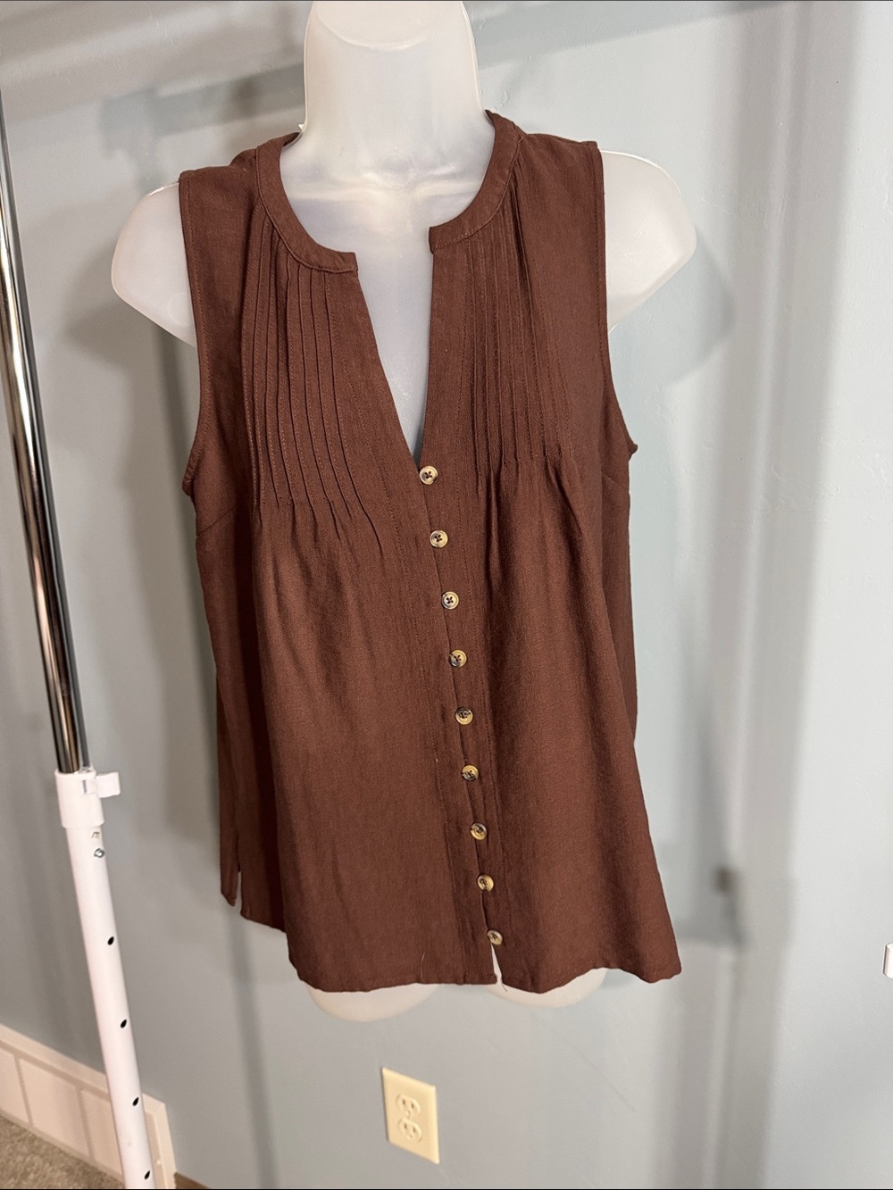 Sanctuary Sleeveless Brown Button-Front Pintuck Top